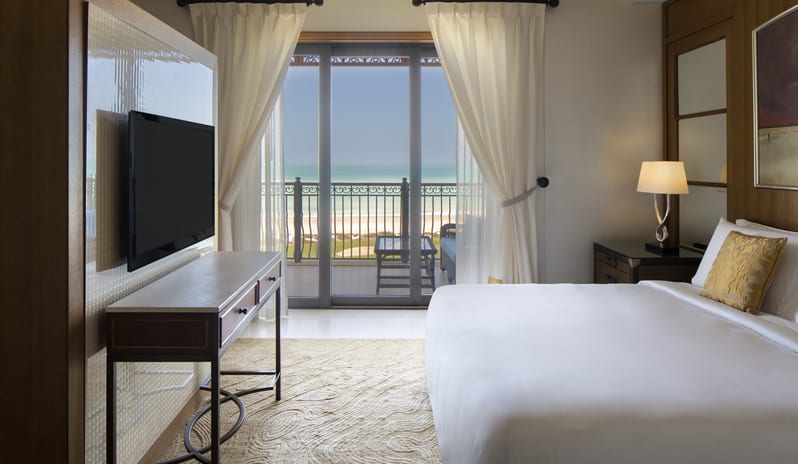 middle-east-holidays-abu-dhabi-st-regis-saadiyat-island-resort-hotel-ocean -suite-bedroom
